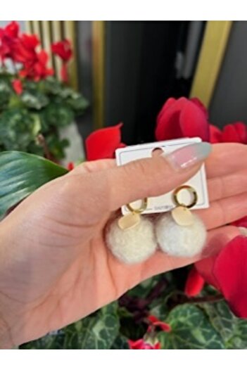 gozdeasutayaccessory Ekru Ponpon Küpe