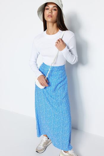 Trendyol Modest Modrá tkaná sukně s květinovým potiskem TCTSS21ET0497