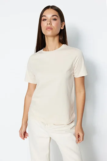 Trendyol Collection Světle béžová 100% bavlna Základní pletené tričko s výstřihem TWOSS23TS00000