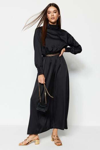 Trendyol Modest Schwarzes, gewebtes Abendkleid mit Kragen und Manschetten und detailliertem Gürtel TCTSS22EB0142