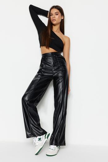 Trendyol Collection Žebrované kalhoty z umělé kůže s vysokým pasem a širokými nohavicemi - TWOSS23PL00131