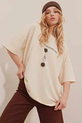 Trend Alaçatı Stili Dámské béžové unisex tričko s výstřihem a výstřihem ALC-X9577