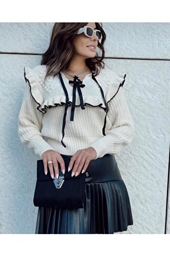 Bisou Ecru Tie Detailed Knitwear Sweater