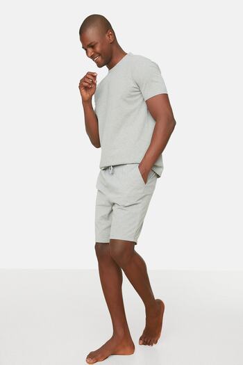 Trendyol Collection Graues Basic-Shorts-Pyjama-Set mit normaler/normaler Tasche und Shorts TMNSS22PT0042