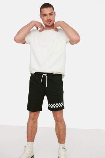Trendyol Collection Geometric Printed Black Medium Shorts - Regular Fit TMNSS21SR0140