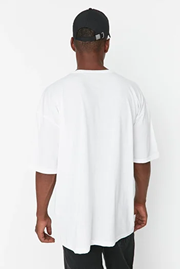 Trendyol Collection Λευκό μπλουζάκι με κοντό μανίκι Oversize/Φαρδύ κομμένο βασικό μπλουζάκι TMNSS22TS0317