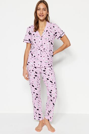 Trendyol Collection Hellrosa Freizeit-Pyjama-Set aus Baumwolle mit Muster – THMSS19IP0037