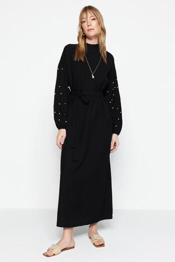 Trendyol Modest Λεπτομερές υφαντό φόρεμα με μαύρη ζώνη με πέρλες και πέτρα TCTSS23EB00148