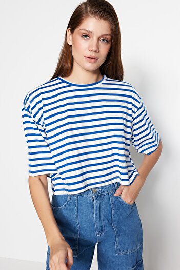 Trendyol Collection Sötétkék csíkos, laza/széles, laza szabású Crop Crew nyakú kötött póló TWOSS23TS00136