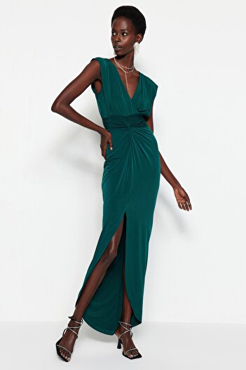 Trendyol Collection Μακρύ βραδινό φόρεμα με σμαραγδί πράσινη γραμμή με πλεκτές σωληνώσεις TPRSS22AE0034