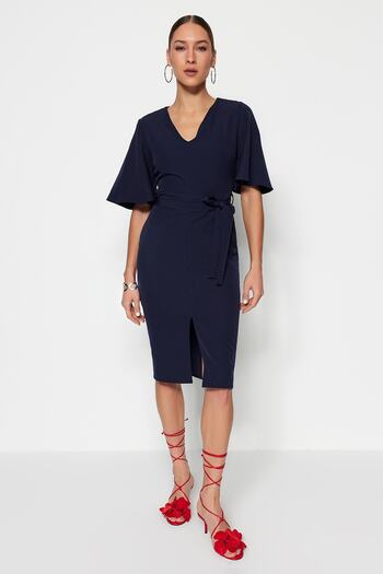 Trendyol Collection Sötétkék Midi ruha - öves és hasított, szőtt, TOFAW19BB0167