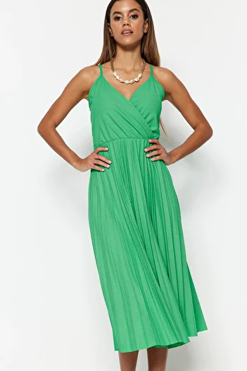 Trendyol Collection Rochie midi plisată verde cu două rânduri de nasturi și curea reglabilă TWOSS20EL2729