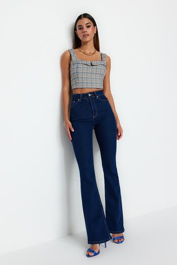 Trendyol Collection Sötétkék, strapabíró, magas derekú, kiszélesedő farmernadrág TWOSS23JE00063