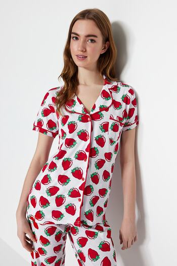 Trendyol Collection Sada bílého pleteného pyžama s jahodovým vzorem a spící čelenka - Thmss21pt0784