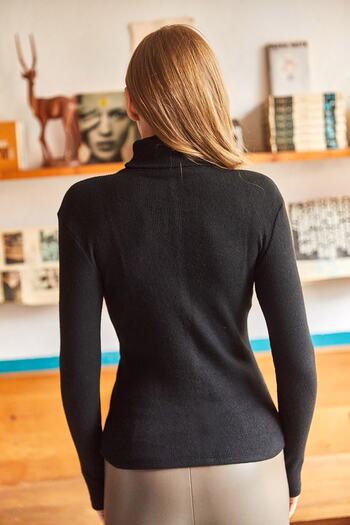 Olalook Bluză neagră de damă cu guler țesut cu degete din Lycra BLZ-19001644