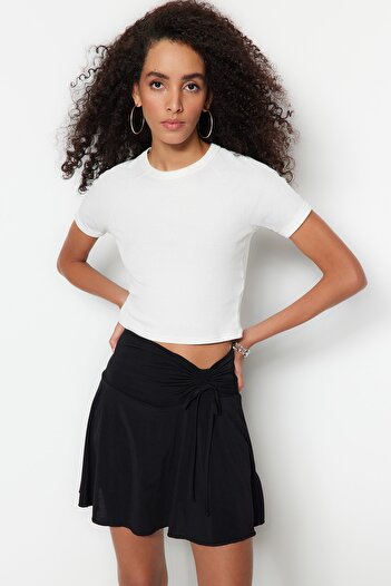 Trendyol Collection Black Gather Részletes deréknyílás/Skater Mini Stretch Kötött Rövidnadrág Szoknya TWOSS23ET00045