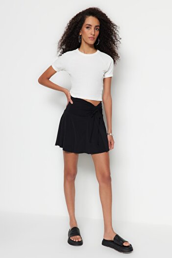 Trendyol Collection Black Gather Részletes deréknyílás/Skater Mini Stretch Kötött Rövidnadrág Szoknya TWOSS23ET00045