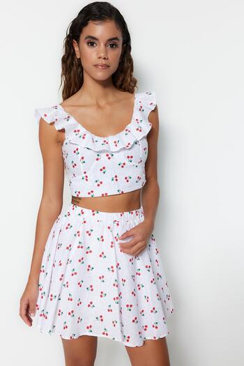 Trendyol Collection Strand-Set aus Baumwollbluse und Rock mit Fruchtmuster und Rüschen – TBESS21AU0332
