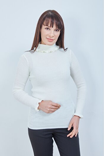 Fresh&Moda Tricotaj cu detaliu cu volane alb negru cu gâtul roscat Badi