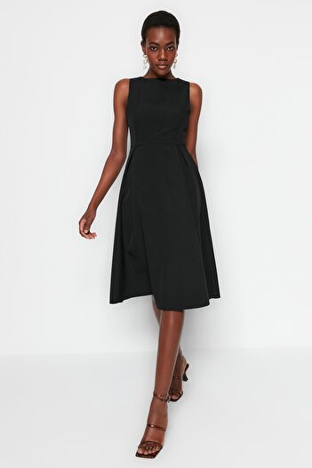 Trendyol Collection Μαύρο φόρεμα με πλισέ φόδρα με πλισέ TWOSS20EL0980