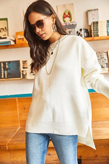 Olalook Women's Ecru Crew Neck Side Slit Oversize Thick Knitwear Sweatshirt KZK-19000582