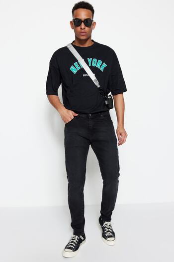 Trendyol Collection Schwarze Skinny-Jeans aus dehnbarem Stoff TMNAW20JE0211