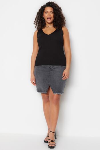 Trendyol Curve Black Body-hugging Strappy Thin Knitted Blouse TBBSS23AF00047
