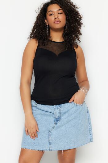 Trendyol Curve Black Body-hugging Thin Knitwear Blouse with Transparent Detail TBBSS23AF00046