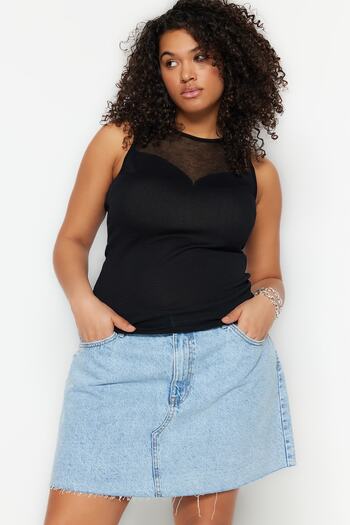Trendyol Curve Black Body-hugging Thin Knitwear Blouse with Transparent Detail TBBSS23AF00046