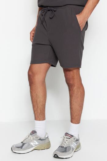 Trendyol Collection Osmanské šortky střední délky s uzenou texturou, nemačkavé – Regular Fit, šněrování TMNSS23SR00039