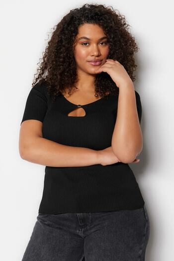Trendyol Curve Black Body-hugging Thin Knitwear Blouse with Cut Out Detail TBBSS23AF00022