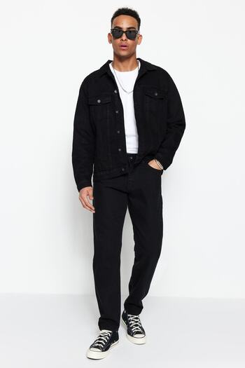 Trendyol Collection Schwarze Basic-Jeansjacke aus 100 % Baumwolle mit normaler Passform TMNAW22CE0019