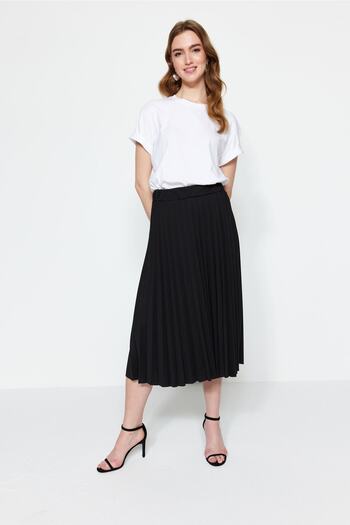 Trendyol Collection Fustă neagră evazată cu talie înaltă midi plisată inteligentă din tricot crepon TWOSS23ET00048