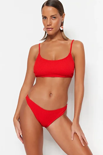 Trendyol Collection Piros texturált magas lábú bikini alsó TBESS23BA00240