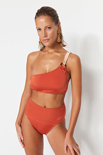 Trendyol Collection Αξεσουάρ κανέλας Λεπτομερές μπικίνι με έναν ώμο TBESS22BU0081