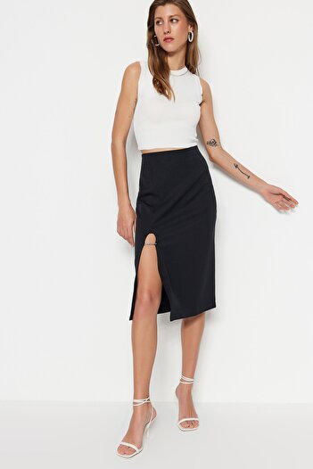 Trendyol Collection Czarna tkana spódnica midi z rozcięciami i kamieniami TWOSS23ET00203