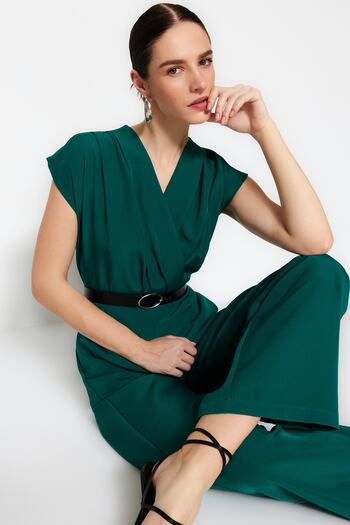 Trendyol Collection Smaragdově zelená tkaná kombinéza s dvojitým límcem a širokým páskem TWOSS21TU0004