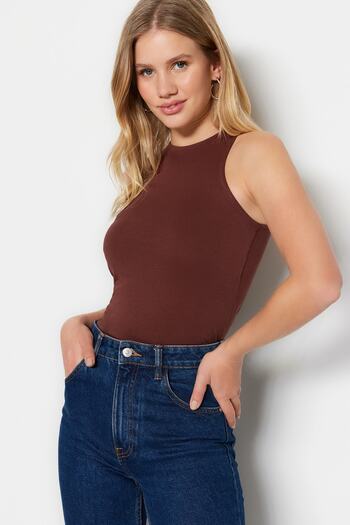 Trendyol Collection Brown Cotton Halter Neck Fitted/Flexible Knitted Athlete Sitting on the Body TWOSS23AL00069