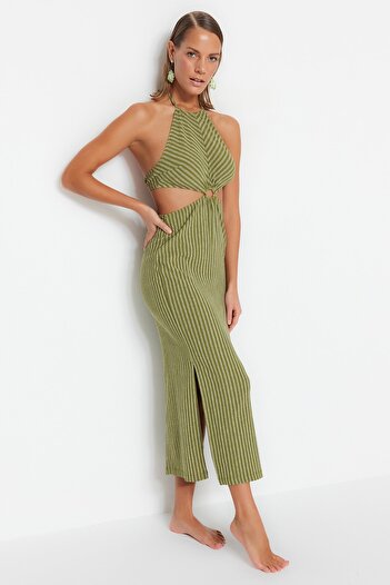 Trendyol Collection Grün gestreiftes Maxi-Strandkleid mit gestrickten Accessoires TBESS23EL00066