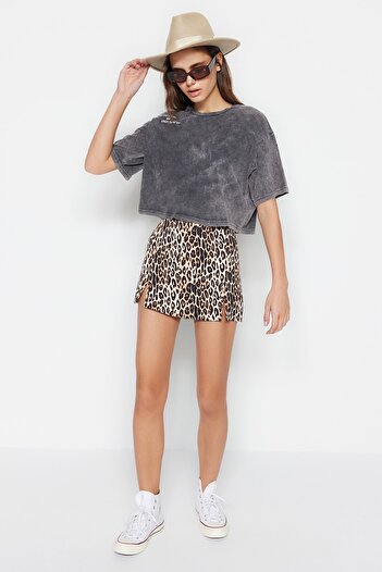 Trendyol Collection Antracit 100% bavlna Vybledlý efekt Potištěný Crop Crew Krk Pletené tričko TWOSS23TS00117