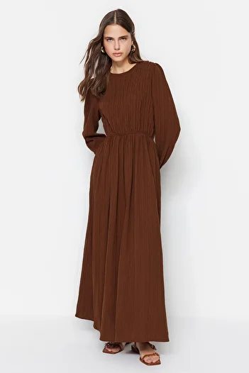 Trendyol Modest Hnedé tkané šaty s elastickým pásom TCTSS23EB00026