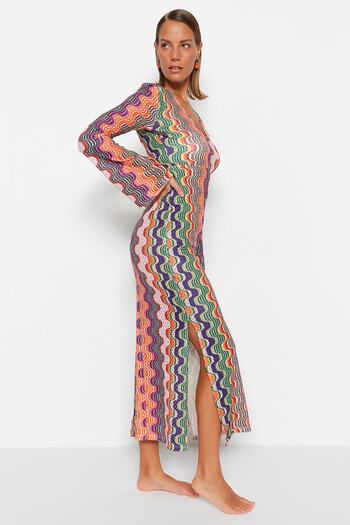 Trendyol Collection Vypasované maxi plážové šaty s geometrickým vzorem TBESS23EL00177