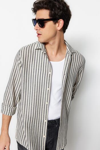 Trendyol Collection Námořnická modrá pruhovaná košile Regular Fit s texturou - TMNSS23GO00062