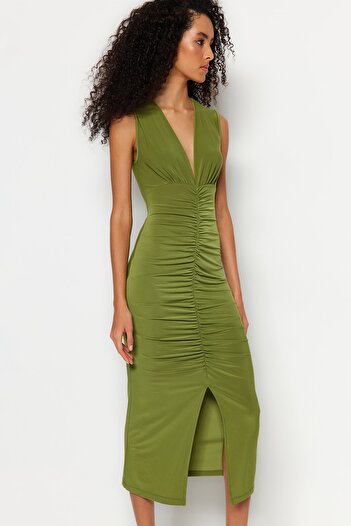 Trendyol Collection Zelené upnuté/body-sedící šaty Detailní midi flexibilní pletené tužkové šaty TWOSS23EL00751