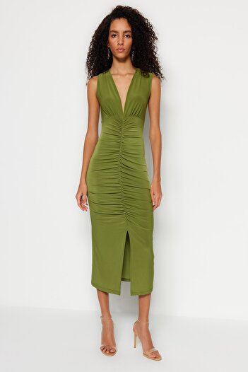 Trendyol Collection Zelené upnuté/body-sedící šaty Detailní midi flexibilní pletené tužkové šaty TWOSS23EL00751
