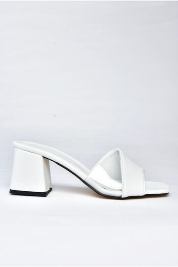 Fox Shoes Damskie białe kapcie na obcasie K713171409