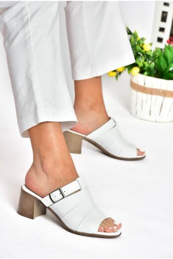 Fox Shoes P555450903 Білі шкіряні туфлі на високих підборах для щоденного носіння