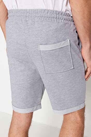 Trendyol Collection Σορτς με μεσαίο γκρι διπλό πόδι - Ελαστική μέση με κορδόνι, κανονικό κόψιμο TMNSS21SR0046