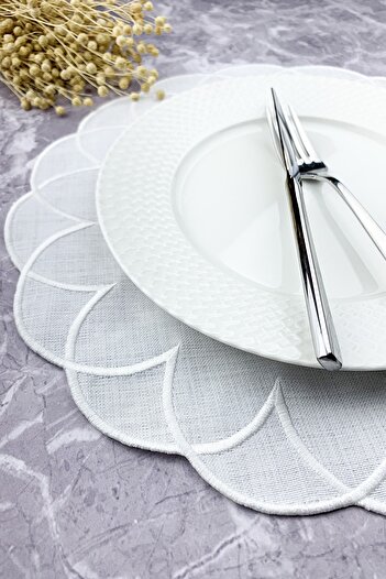 WEARE2 White Colored Modern Embroidered Round 6-Piece Placemat