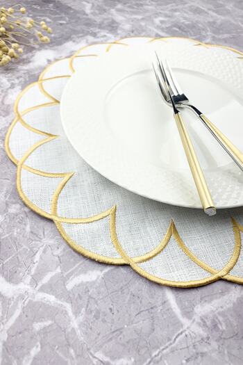 WEARE2 Gold Colored Modern Embroidered Round 2-Piece Placemat